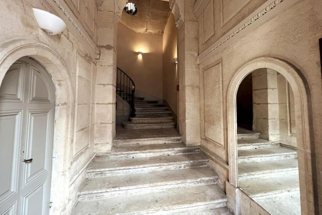 Le Vieux Sextier - Ac Clim - Lumineux - Wifi - Hypercentre Apartment อาวีญง ภายนอก รูปภาพ